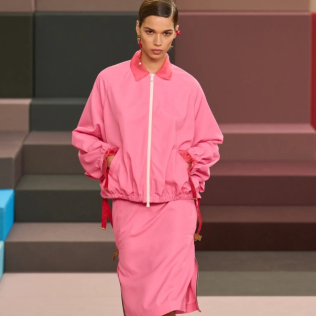 Οι πιο hot τάσεις στα outerwear της άνοιξης, σύμφωνα με τις πασαρέλες