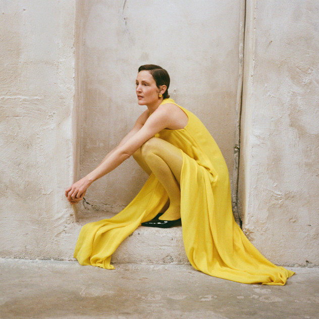 Η διεθνούς φήμης ηθοποιός Vicky Krieps σε μια αποκλειστική συνέντευξη στο GLOW