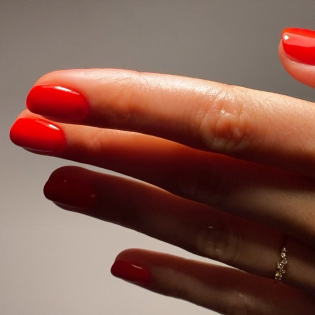 Λατρεύετε το κόκκινο μανικιούρ: Οι 5 αποχρώσεις που πρέπει να δοκιμάσετε