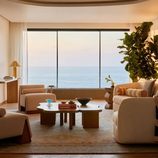 Ένα πολύχρωμο σπίτι στο Μουμπάι της Ινδίας που αναδαμιορφώθηκε και μετατράπηκε σε ψηφιδωτό αναμνήσεων