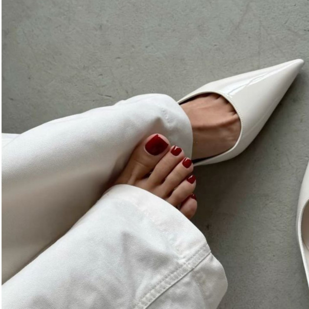 It's Pedi Season: Ξεχωρίσαμε τα καλύτερα σχέδια πεντικιούρ που βλέπουμε ήδη παντού