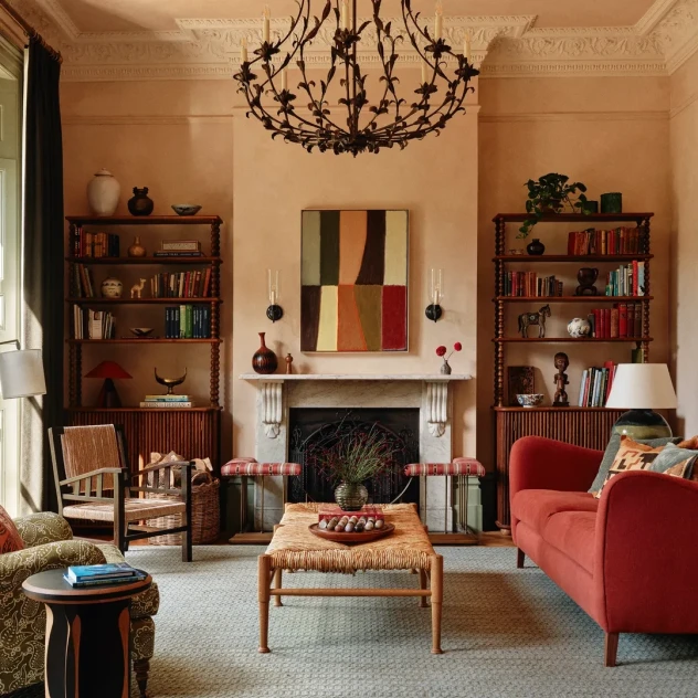 Ένα βικτοριανό σπίτι στο Λονδίνο επαναπροσδιορίζει την κομψότητα μέσα από το χρώμα