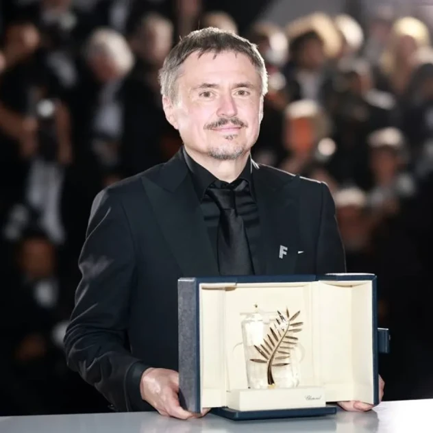 Cannes Film Festival: Στον Cristian Mungiu ο Χρυσός Φοίνικας - Τα highlights της τελετής λήξης και οι πιο λαμπερές εμφανίσεις
