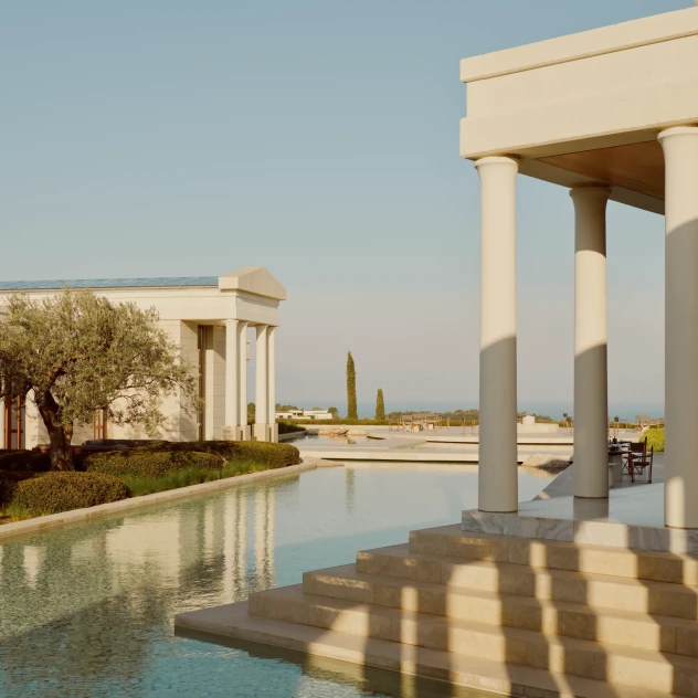 Το Amanzoe μετατρέπεται σε προορισμό σύγχρονης τέχνης με τη νέα έκθεση “Life Cycles” σε συνεργασία με την Γκαλερί Ζουμπουλάκη