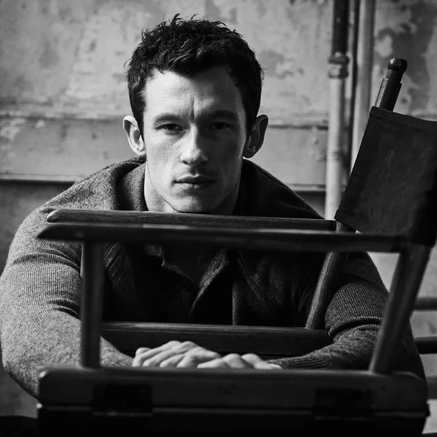 Ο Callum Turner μοιράζεται τις πρώτες του εμπειρίες από το Hollywood, αναπολώντας τις στιγμές που τον διαμόρφωσαν