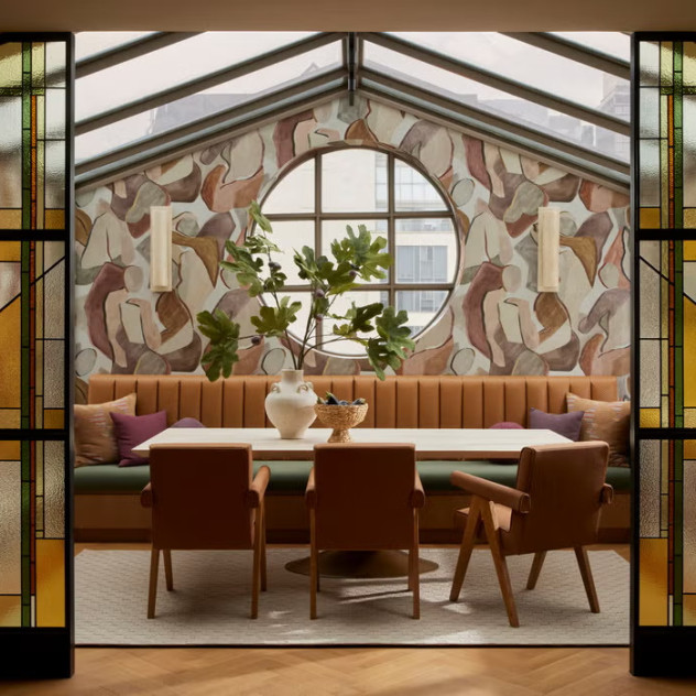 Simultanism: Η πιο καλλιτεχνική τάση στο interior design φέρνει χρώμα, κίνηση και προσωπικότητα στο σπίτι