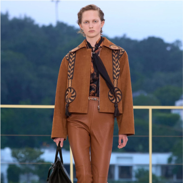 Hermès FW26 Chapter Two: Η Nadège Vanhée-Cybulski μεταφέρει το όραμά της στο κινηματογραφικό σκηνικό του Λος Άντζελες
