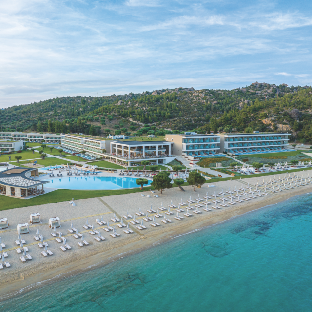Το resort στη Νικήτη της Χαλκιδικής, όπου η σύγχρονη πολυτέλεια συναντά την αυθεντική διάθεση καλοκαιρινής ανεμελιάς