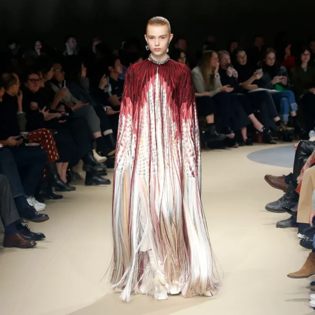 Breaking News: Ο Alexander McQueen επιστρέφει στην Εβδομάδα Μόδας του Λονδίνου