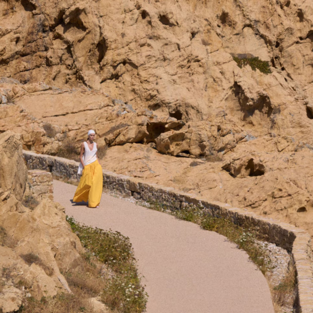 Jacquemus SS27: Η Κορσική μετατρέπεται στο μαγικό σκηνικό της νέας συλλογής “Le Bonheur”