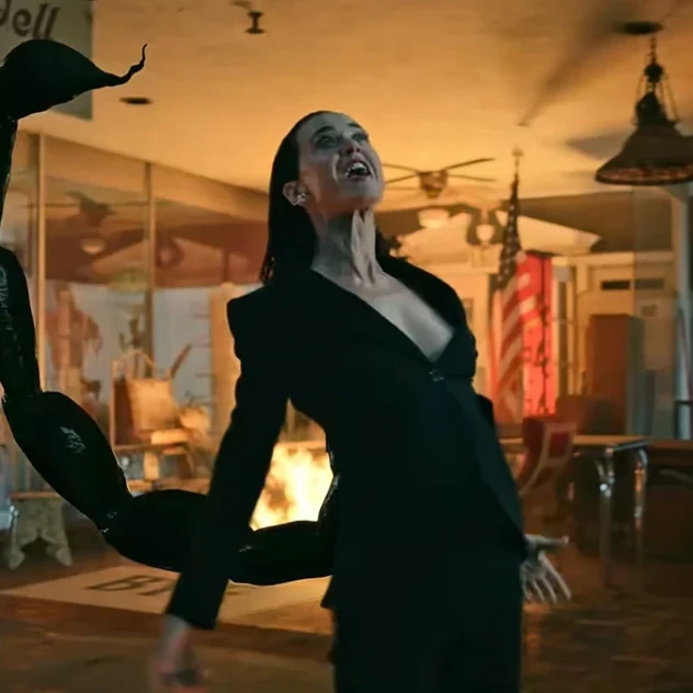 Watch It Burn: Το νέο τραγούδι της Katy Perry έχει ένα από τα πιο εκρηκτικά video clip που έχουμε δει τελευταία
