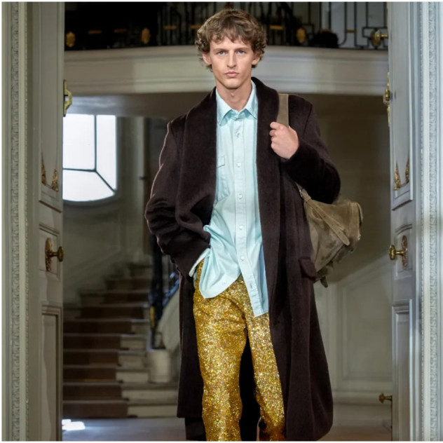 Dior Men Spring 2027: Ο Jonathan Anderson επαναπροσδιόρισε τους κλασικούς κώδικες του οίκου κι έδειξε ποιο είναι το στιλ του σύγχρονου άνδρα