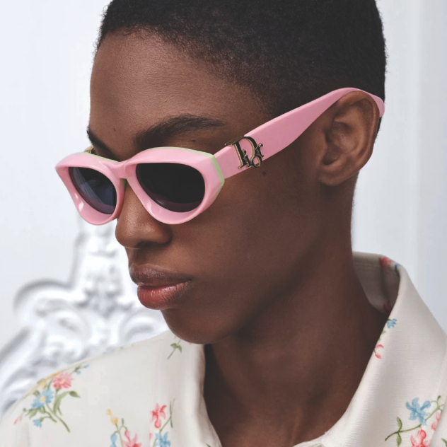 Το eyewear destination που αποδεικνύει πως τα γυαλιά ηλίου είναι το απόλυτο fashion investment της σεζόν