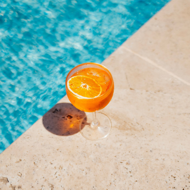 Τα 5 εύκολα και γρήγορα summer cocktails που θα απογειώσουν τις στιγμές σας σε σπίτι και παραλία