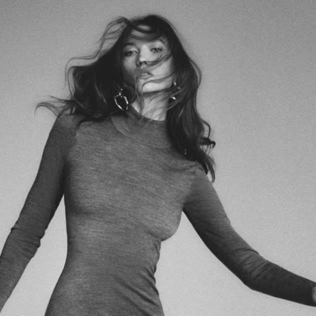 Karlie Kloss: Ένα supermodel που σώζει την κληρονομιά του print