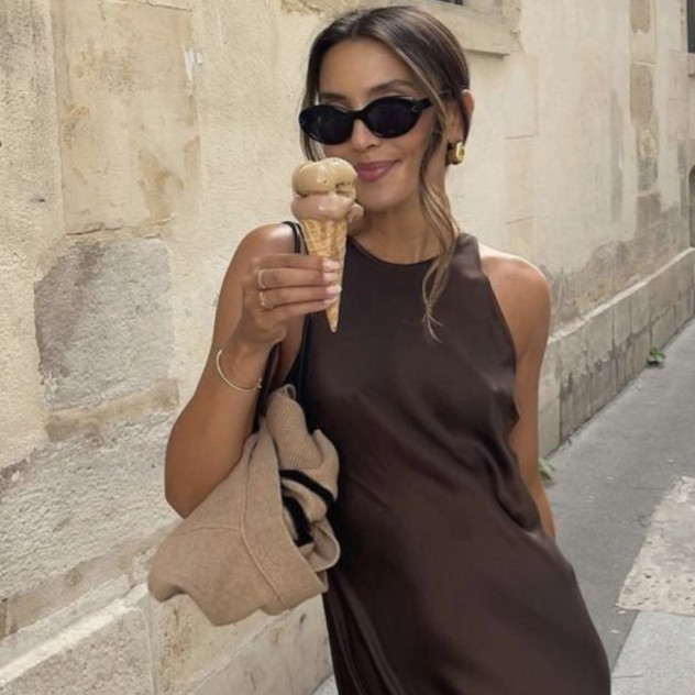 Dress to impress: Τα 5 καλοκαιρινά χρώματα που απογειώνουν το μαύρισμα