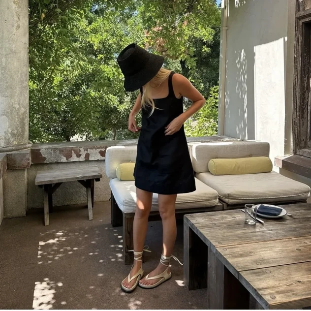 Heatwave capsule wardrobe: Τι φοράμε τις ημέρες του καύσωνα για να παραμένουμε δροσερές