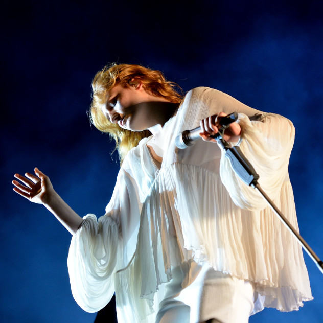 Florence Welch ή αλλιώς η γυναίκα που μετέτρεψε τους δαίμονές της σε ύμνους και έκανε τον πόνο τέχνη