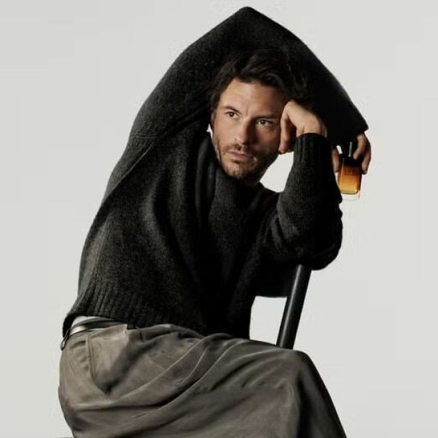 Ο Jonathan Bailey είναι το νέο πρόσωπο του Armani I Will