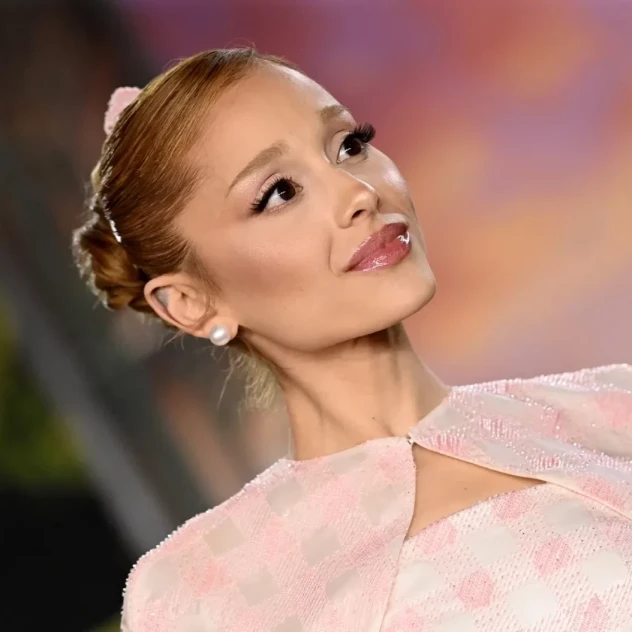 Η Ariana Grande μόλις ανακοίνωσε ότι αποσύρεται προσωρινά κι εμείς οφείλουμε να την ακούσουμε