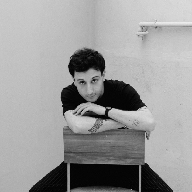 Face to Face με τον Κωνσταντίνο Σπυρόπουλο: «Αν η Biennale αλλάξει έστω και λίγο τον τρόπο που κοιτάμε τον τόπο, τότε έχει πετύχει κάτι ουσιαστικό»