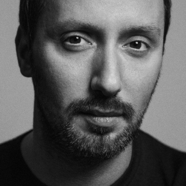 Anthony Vaccarello: Το μεγάλο βραβείο και οι φήμες που τον θέλουν εκτός Saint Laurent