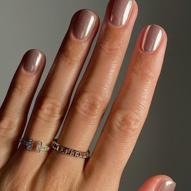 Brown nails are back: Οι πιο chic επιλογές που πρέπει να ζητήσετε στο επόμενο ραντεβού σας