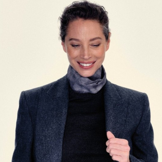 Η Christy Turlington επιστρέφει στον οίκο Armani για τη νέα Fall-Winter συλλογή
