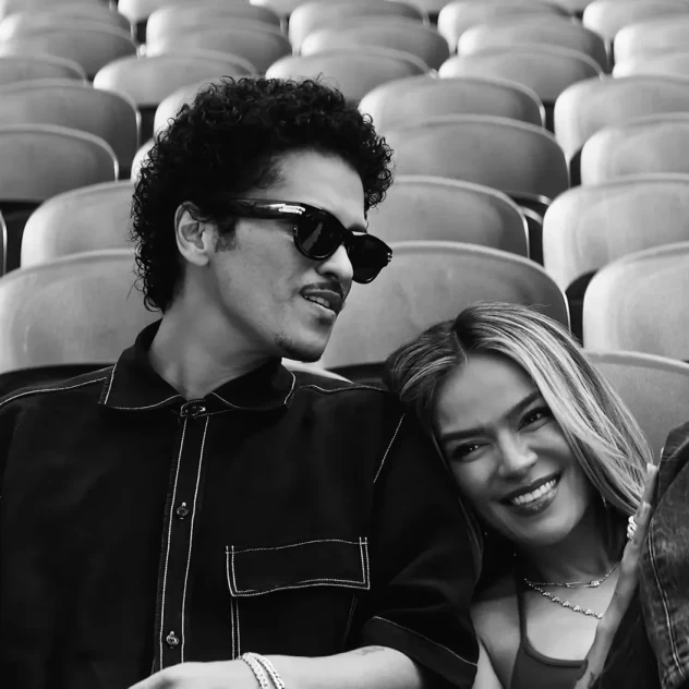 Η Karol G και ο Bruno Mars σε μία νέα συνεργασία που ονομάζεται “Still”