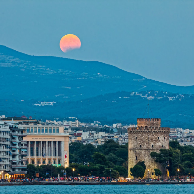 Αυγουστιάτικη Πανσέληνος: Σε ποια μουσεία και αρχαιολογικούς χώρους μπορούμε να την απολαύσουμε στη Θεσσαλονίκη και στη Χαλκιδική