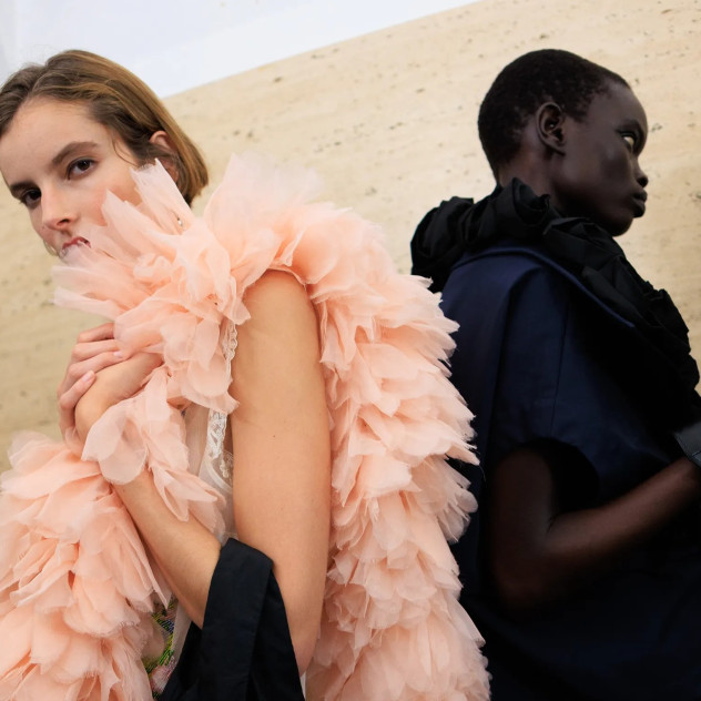 Τα beauty trends από το London Fashion Week που δεν περνούν καθόλου απαρατήρητα