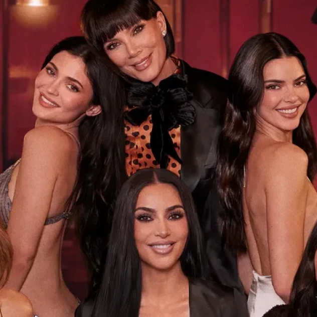 Οι Kardashians επιστρέφουν στην οθόνη μας με μία σκανδαλώδη όγδοη σεζόν