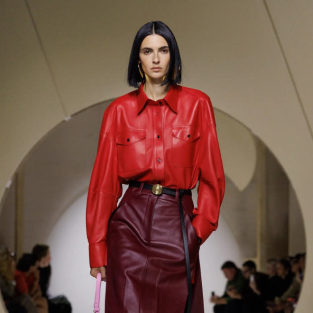 PFW, Day 5: Issey Miyake, Lanvin, Loewe, Givenchy και Victoria Beckham αποκαλύπτουν τη δική τους εκδοχή της σύγχρονης θηλυκότητας