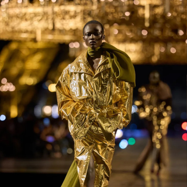 Saint Laurent SS27 in gold: Ήταν αυτό το εκπληκτικό show το τελευταίο του Anthony Vaccarello για τον οίκο;