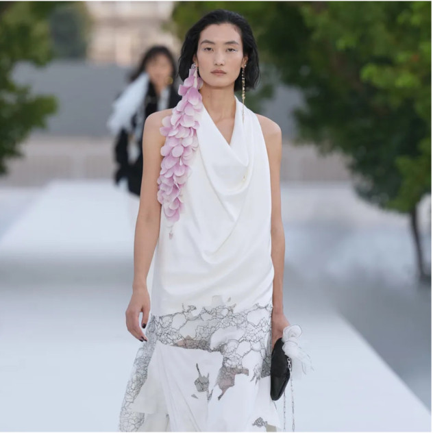 Christian Dior Spring-Summer 2027: Ο Jonathan Anderson γράφει το επόμενο κεφάλαιο του οίκου