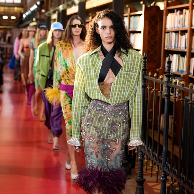 Στο Valentino show, o Alessandro Michele ζήτησε από τους καλεσμένους κάτι πολύ διαφορετικό από το συνηθισμένο