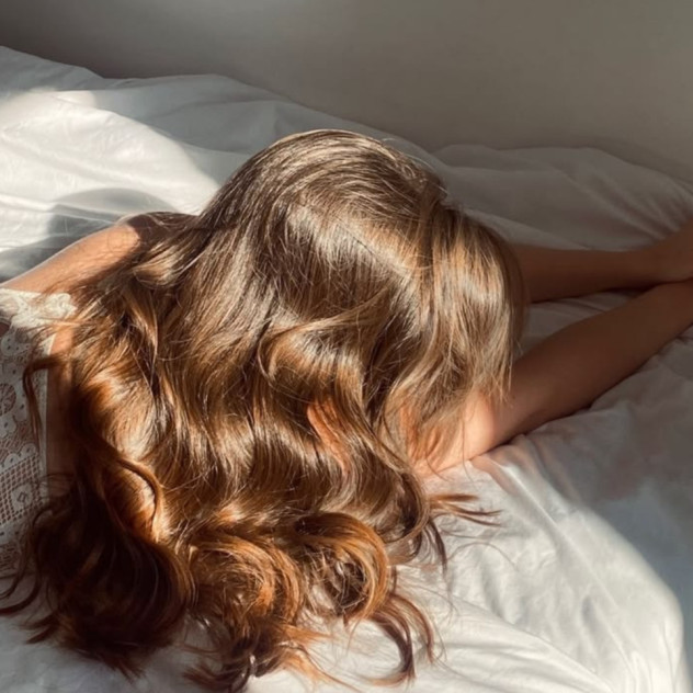 Rosemary Water: Το πιο πολυσυζητημένο haircare μυστικό της σεζόν είναι τόσο αποτελεσματικό όσο λένε;