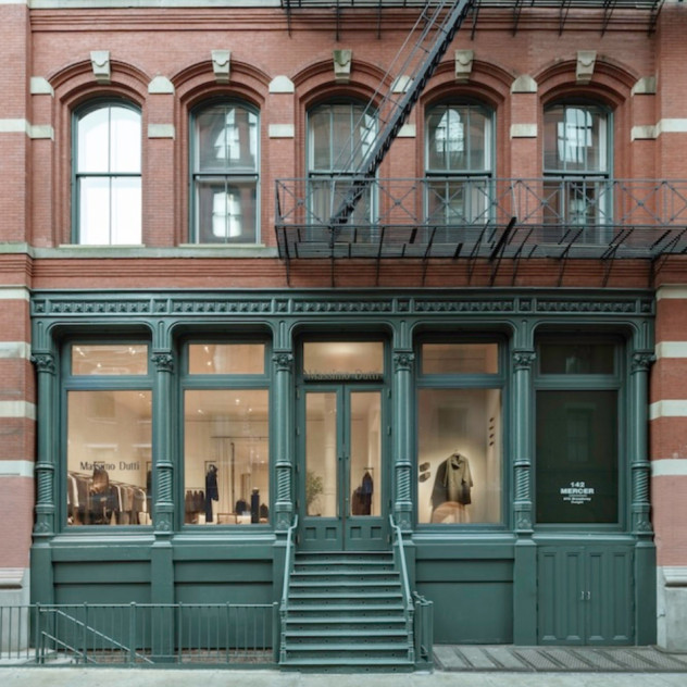 Το Massimo Dutti άνοιξε το νέο flagship store στη Νέα Υόρκη και στα εγκαίνιά του συναντά τον ποιητικό κόσμο της Patti Smith