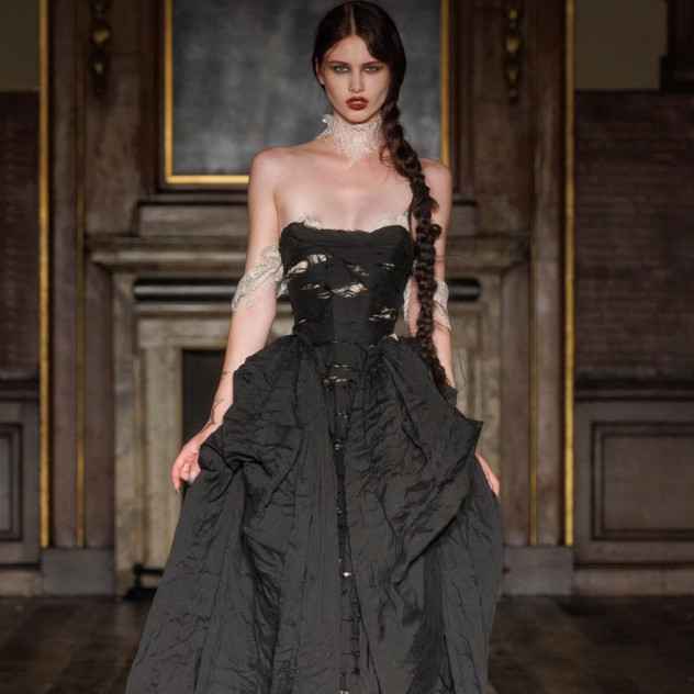 Τι είναι το νέο “Witchy Look” aesthetic και γιατί κυριαρχεί στις πασαρέλες της SS27