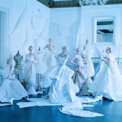 Ένα υπέροχο λεύκωμα ξετυλίγει την ιστορία της φωτογραφίας μόδας