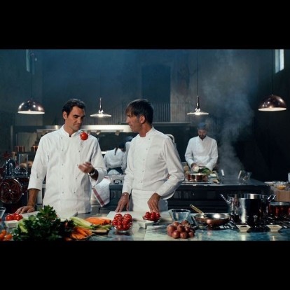 Ο Roger Federer μυείται στη μεσογειακή κουζίνα από τον ιταλό σεφ Davide Oldani