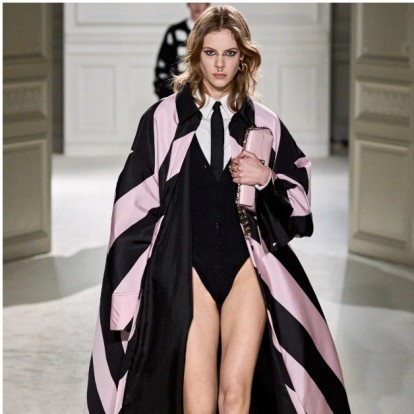 Paris Fashion Week: Ο Valentino εξερεύνησε κάθε γωνιά του formal dressing και απογείωσε το black tie
