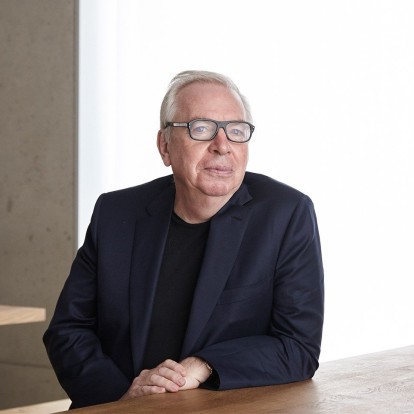 O David Chipperfield είναι ο 52ος νικητής του διάσημου Pritzker Architecture Prize για το 2023
