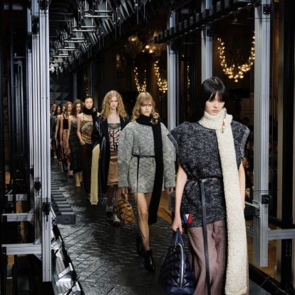 PFW: Ο Nicolas Ghesquière εμπνέεται από τη Γαλλίδα γυναίκα για την Fall/Winter2023 collection του Louis Vuitton 