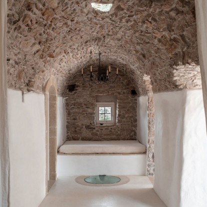 Μια μυσταγωγική κατοικία στα Κύθηρα είναι ό,τι πιο εντυπωσιακό θα δείτε σήμερα 