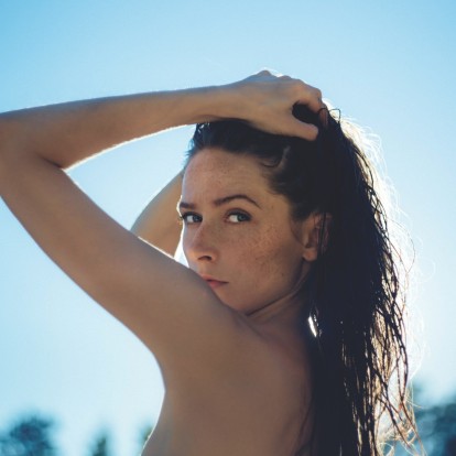 9 συνήθειες που δεν ξέρατε ότι σας προκαλούν πρόωρη γήρανση 