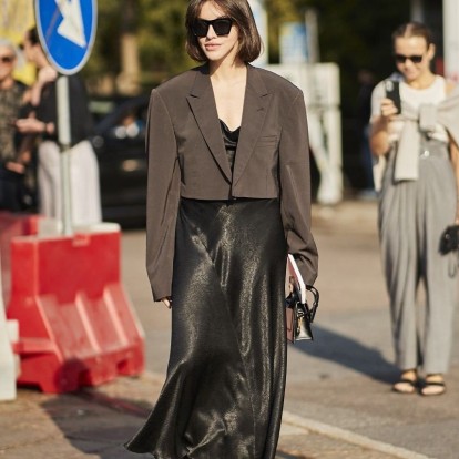 Πώς θα φορέσετε το slip dress την άνοιξη 