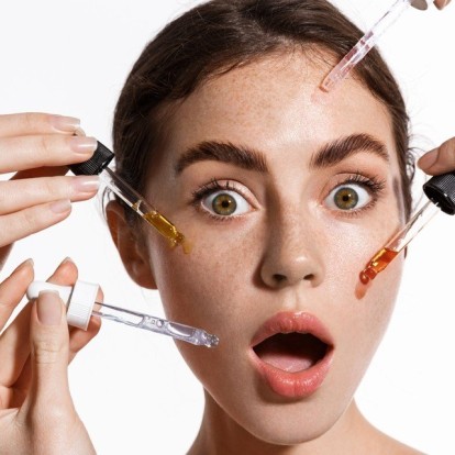 Οι 8 καθημερινές συνήθειες που μπορούν να προκαλέσουν ακμή