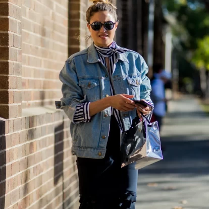Πώς να φορέσετε με στιλ το denim jacket 