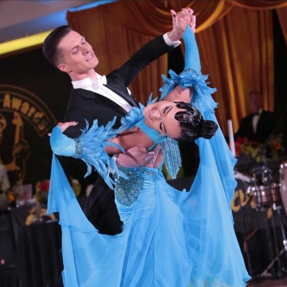 Olena Barna: Η ballroom χορεύτρια μας παίρνει μαζί της σε ένα 24ωρο πρόγραμμα προετοιμασίας 